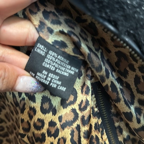Regent Park | Black Teddy faux fur Jacket with Leopard Print interior - Picture 5 of 7